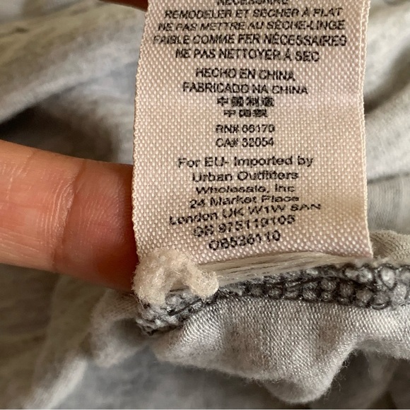 We The Free People Gray Luna Top Long Sleeve Wide Neck Split Sides Size XS? Sml? - Picture 10 of 11